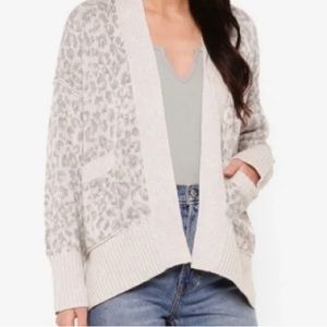 Abercrombie & Fitch WOMENS M sweater - Leopard muted grey!!